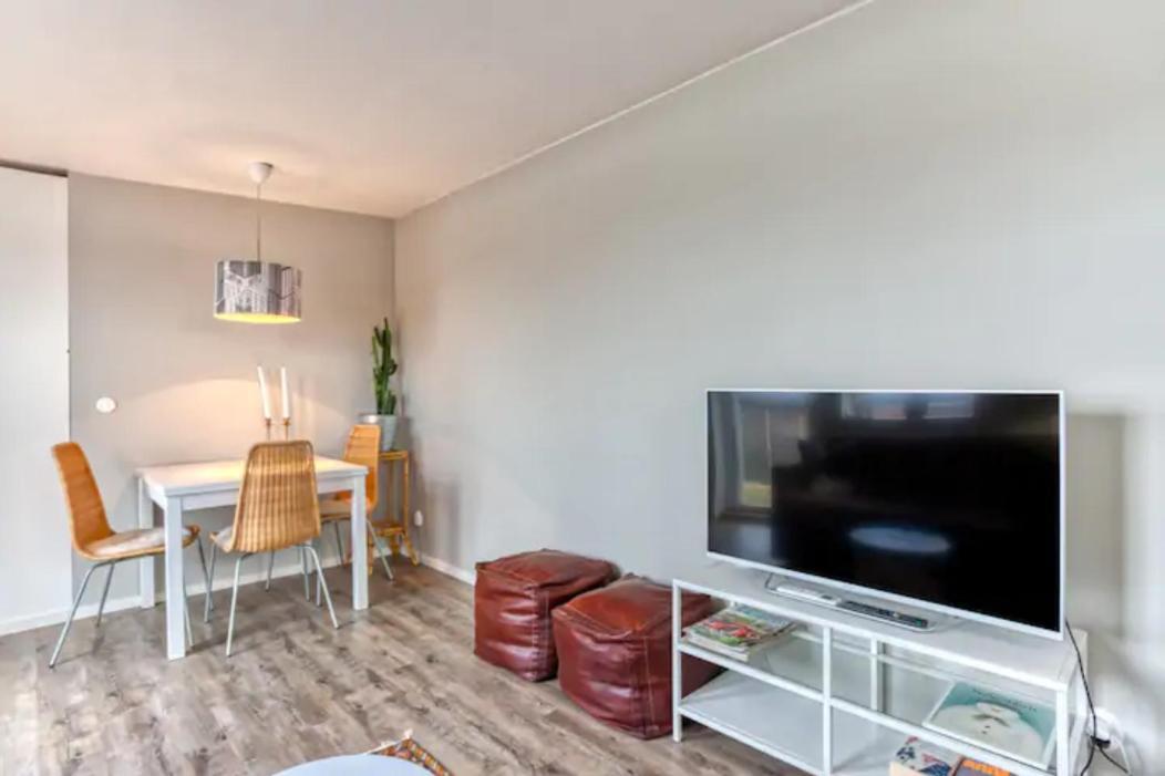 Beautiful Home Away From Home Near Stockholm City 살트헤바덴 외부 사진